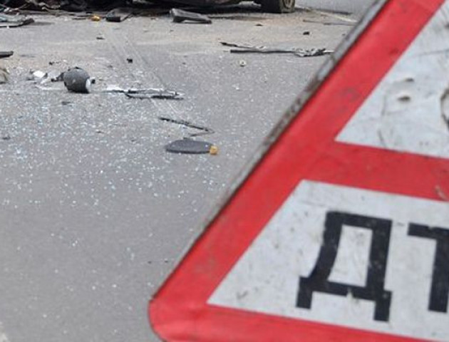 На Волині позашляховик влетів у трактор. Є постраждалі.