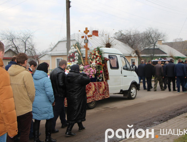 У Шацьку попрощалися з жінкою, яка загинула в ДТП під Голобами