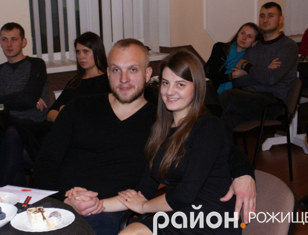 Family Club «Forever»: немає миру там, де багато «святих» людей