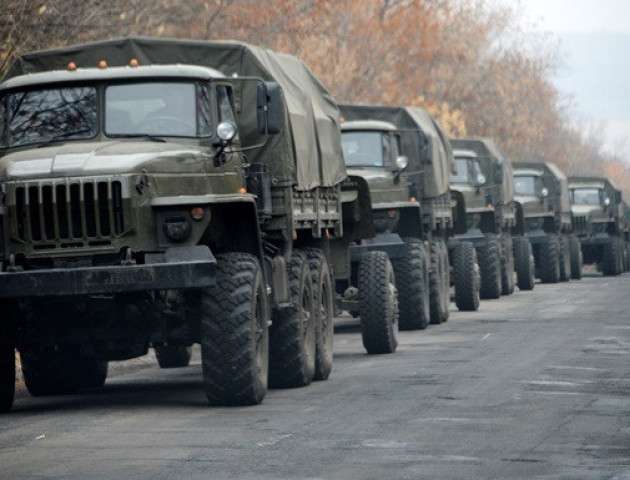 В Луганськ зайшла велика колона військової техніки