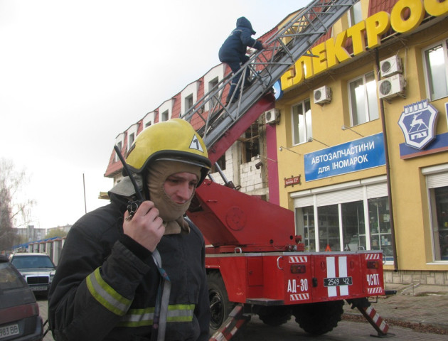 З'явилися подробиці задимлення офісної будівлі у Луцьку. ФОТО. ВІДЕО