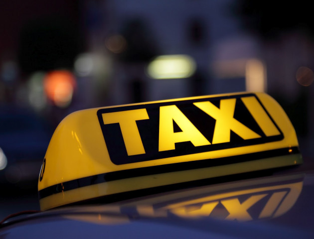 У Луцьку таксист в’їхав в паркан і втік з місця події