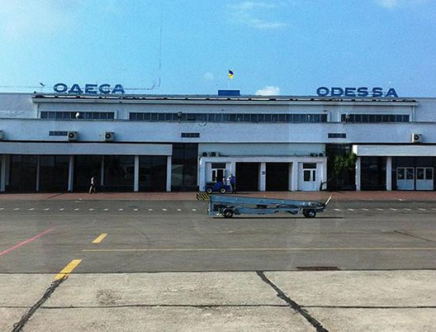Одеський аеропорт евакуюють у зв'язку з повідомленням про мінування