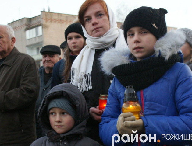 Свіча пам’яті: як у Рожищі вшановували жертв Голодоморів