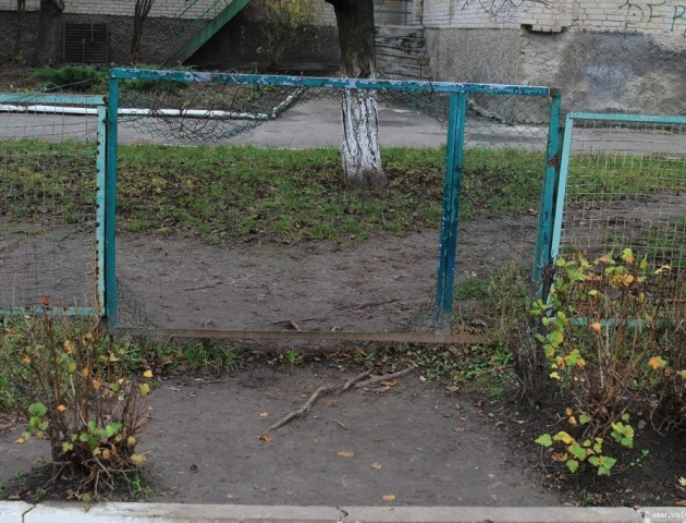 У Луцьку біля дитсадка планують облаштувати доріжку з бруківки