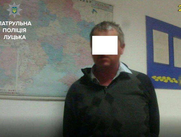 «Розмахував ногами,  лаявся»: у Луцьку працівник ВНЗ вчинив бійку з колегами та патрульними. ВІДЕО