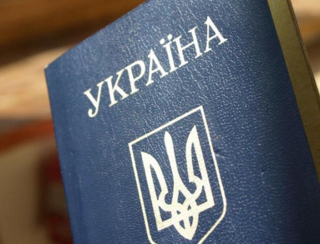 Поліція повернула лучанці загублений паспорт