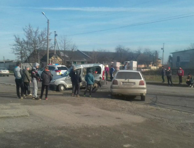 Аварія у Ковелі: не розминулися Рено та Фольксваген. ФОТО