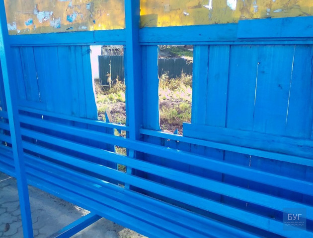 У Володимирі вандали понищили зупинку