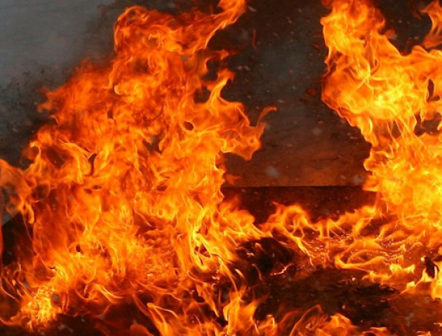 Біля Донецька горять склади з боєприпасами бойовиків