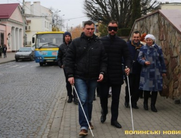 Збір коштів, смердючий підгузок та тимчасово  «незрячий» депутат: ТОП-3 новини 7 листопада