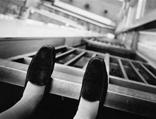 Жінка вистрибнула з вікна, дізнавшись діагноз сина