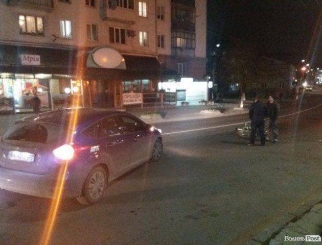 У Луцьку автомобіль збив велосипедиста і намагався втекти