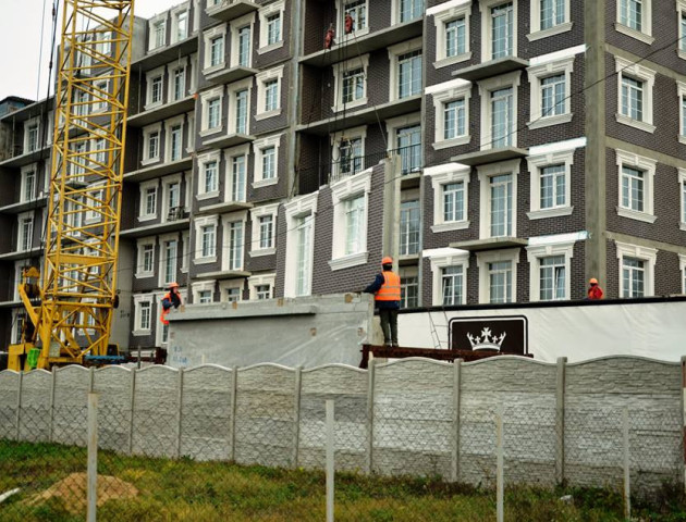 Хід будівництва у ЖБК «Британія Hall»: фасадні роботи, стінові модулі та газифікація. ФОТО