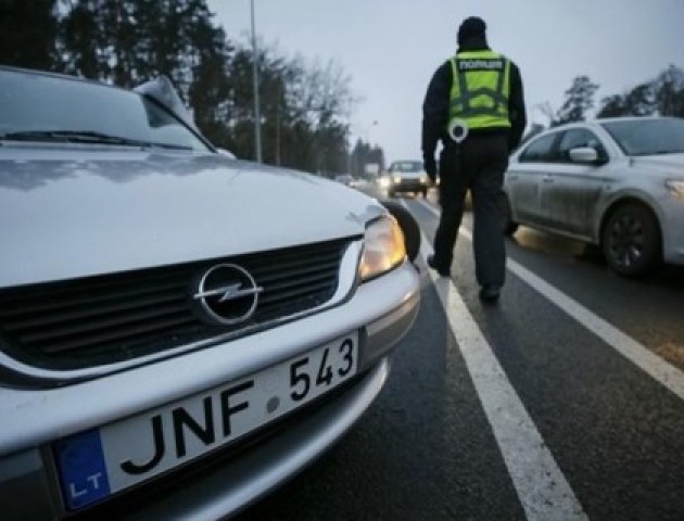 Авто на єврономерах в Україні: дві версії, кому та чому це вигідно