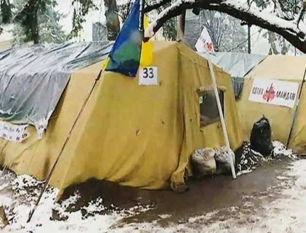Під Радою близько 200 прихильників Саакашвілі