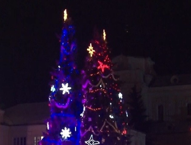 Засвічення головної ялинки Луцька. ВІДЕО