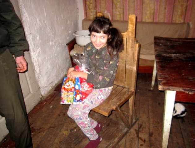 На Волині багатодітна родина живе у жахливому смороді та бруді