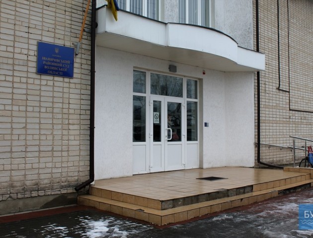 На Волині судили крадія вінків з могил