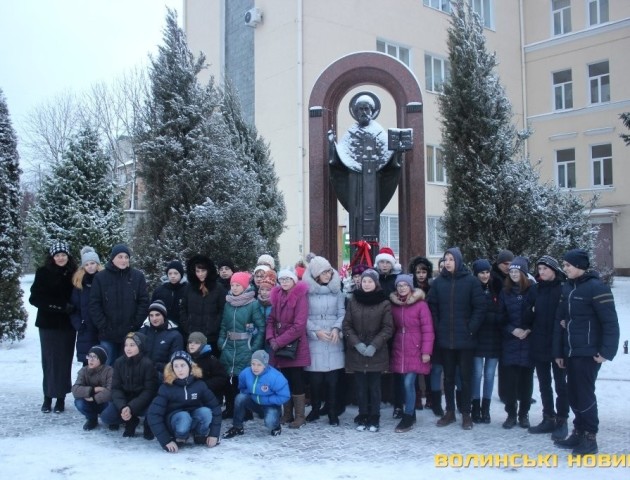 Дітки з порушеннями зору дізналися, чому Святий Миколай є покровителем Луцька