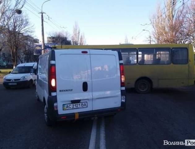 У Луцьку бус зіткнувся з маршруткою
