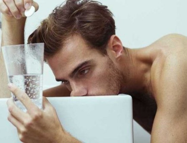 10 напоїв, що викликають важке похмілля