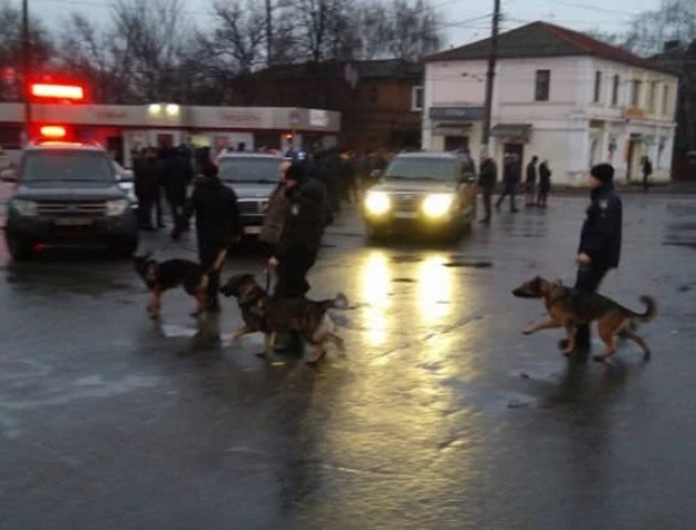 Невідомий з вибухівкою захопив відділення «Укрпошти» у Харкові. Всередині - люди