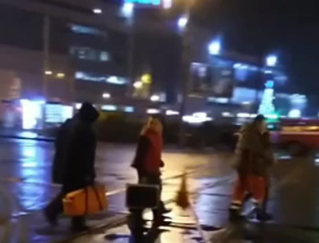 У Харкові з будівлі “Укрпошти” звільнили кількох заручників