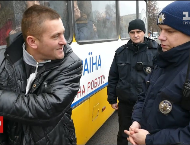 Патрульні Луцька виїхали у рейд, щоб перевірити кермувальників пасажирських автобусів