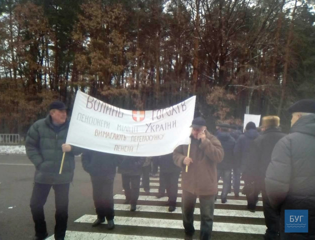 На Ковельщині екс-міліціонери перекрили рух транспорту