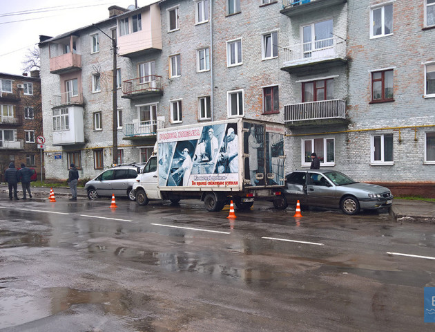 На Волині вантажівка з ковбасою спричинила ДТП. ФОТО
