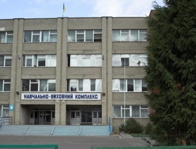 Луцька школа у траурі за ученицею, яку збив потяг