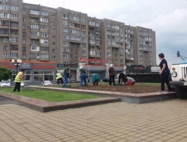Луцьк «вилизують» до приїзду Порошенка