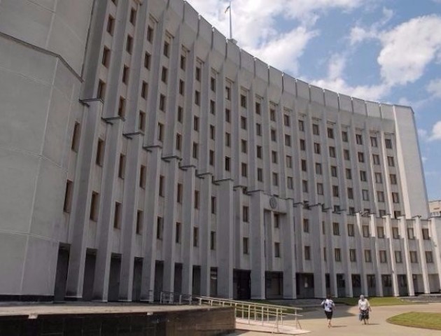 До приїзду Порошенка працівникам Волинської ОДА велено не курити і не паркуватись
