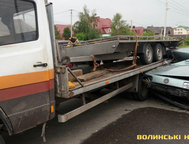 Під Луцьком легковик врізався у вантажівку