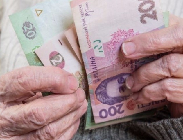 Волиняни отримують мало не найменші пенсії в Україні