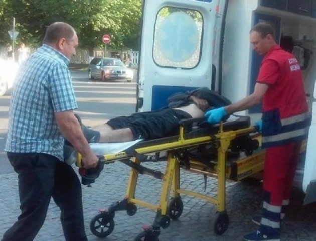 У луцькій маршрутці пасажиру розбили голову
