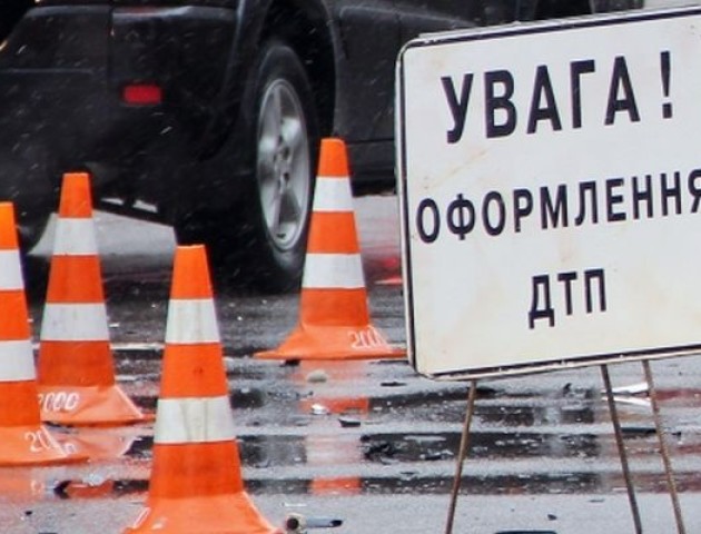 Пасажири маршрутки, яка у Луцьку в'їхала у стовп, розповіли, як все відбувалося