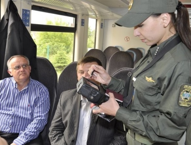 Першим безвізовим потягом на Холм поїхала майже сотня волинян