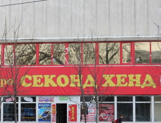 Лучанку обурив "штурм" одного з секонд-хендів міста