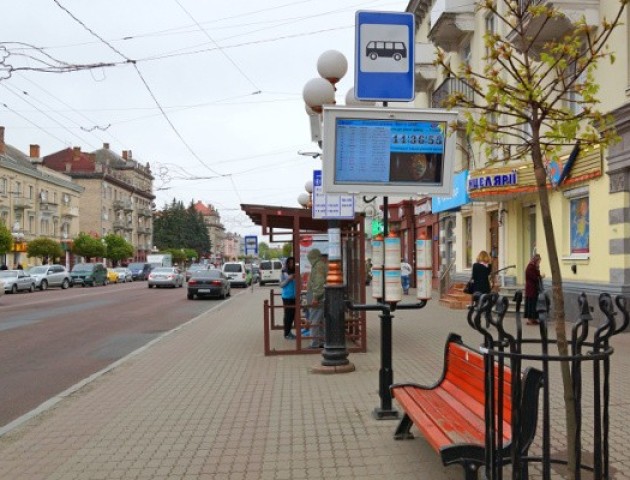 «Навіть на ясну свіжу голову не розібралася», - лучанка про роботу «розумної зупинки»