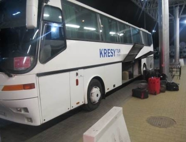 Півтисячі пачок цигарок у рейсовому автобусі зловили на «Устилузі»