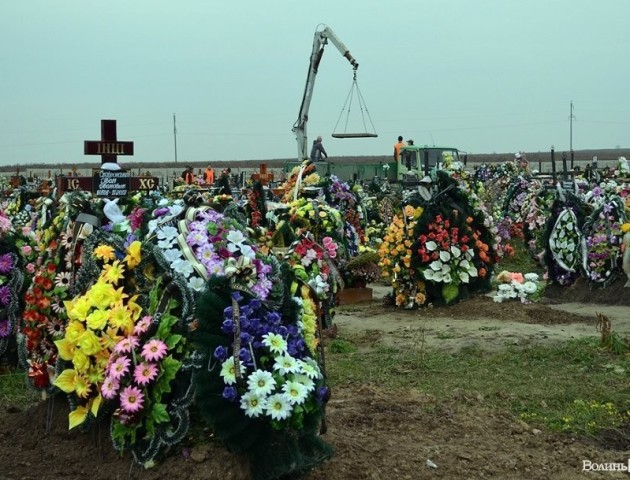 Землю для мертвих купуватимуть в живих: закінчується місце для поховань у Гаразджі