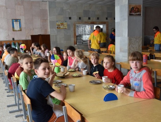 Луцькі школярі оздоровлюються у заміському таборі