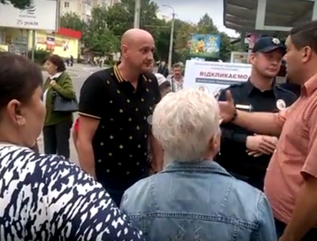 Ткачук поскандалив з виборцями: лучани заявили, що він зрадник