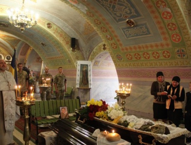 В останню путь провели атовця Володимира Бабія