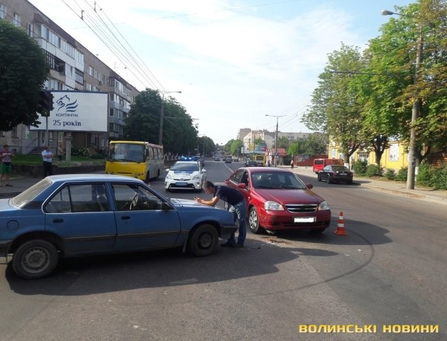 Ранкова ДТП у Луцьку: зіткнулися два легковики
