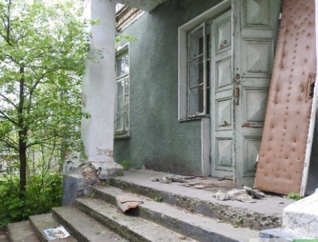 Будинок-пам'ятку в центрі міста перетворюють у притон, - лучани