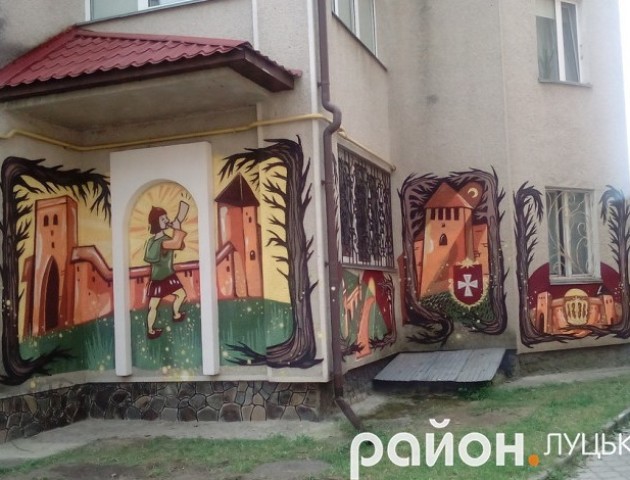 Кликун, замок Любарта, корона Вітовта та герб Волині: нове графіті у Луцьку