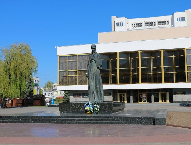 Театральний майдан перетворюється на майдан Темряви